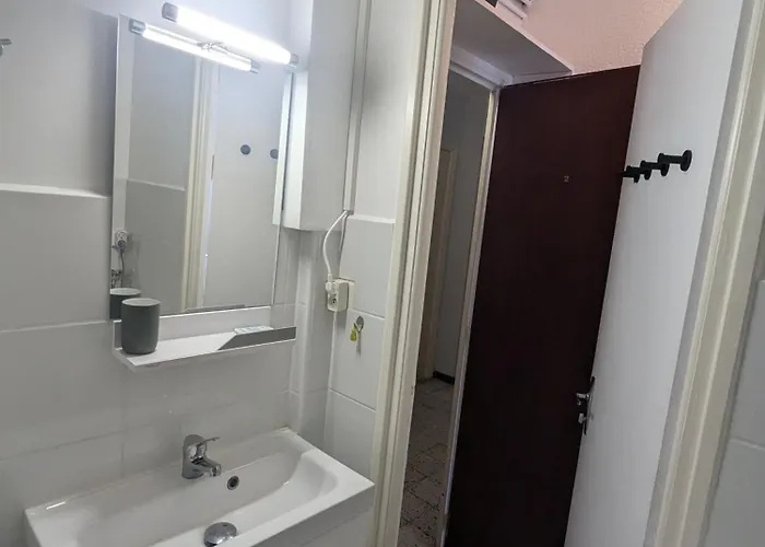 Rue Castellane Pour Cure Ou Tourisme A 2 Min Des Thermes Apartment *